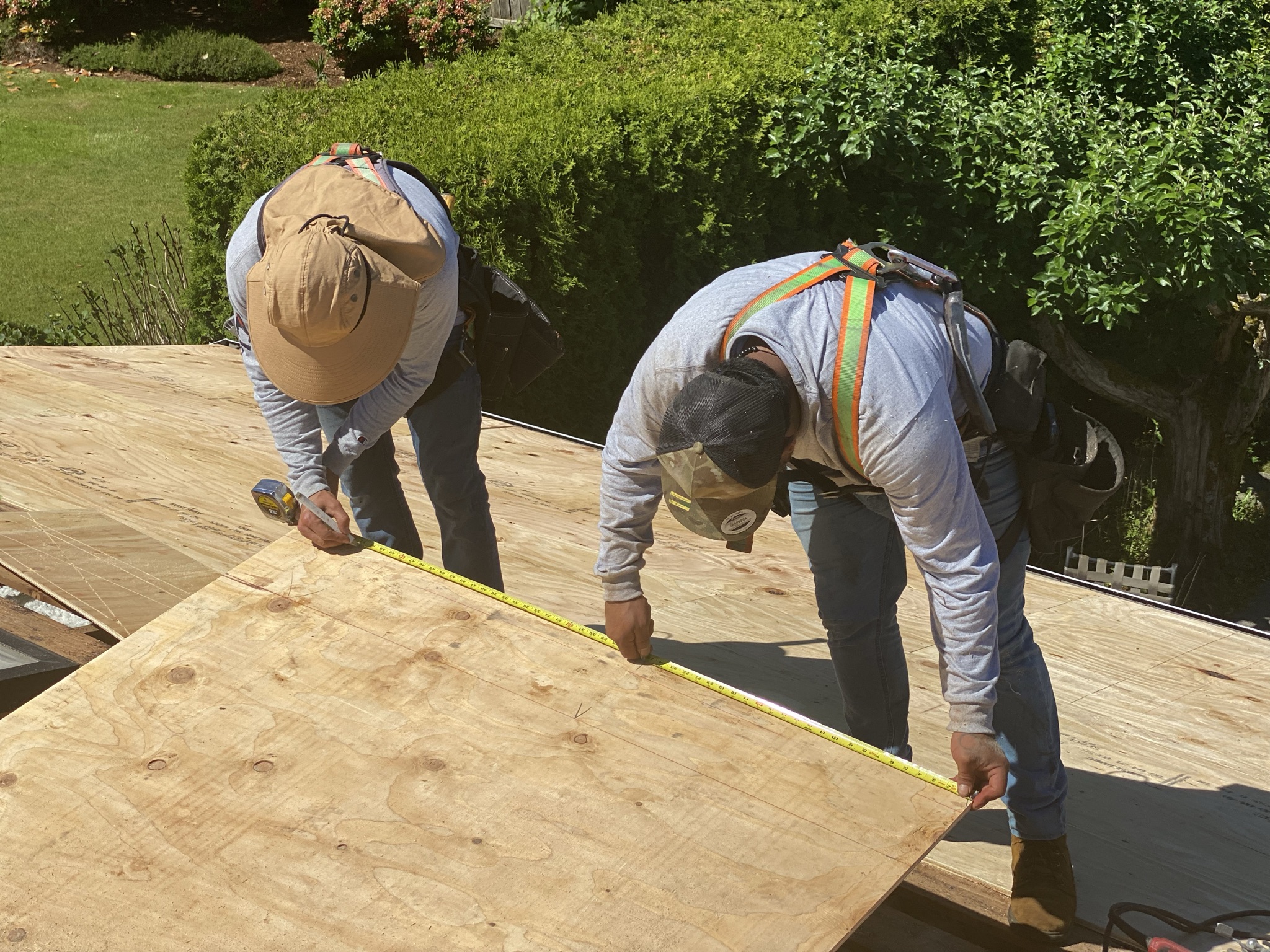 Read more about the article Why A Roof Decking Is An Important Component Of Your Roofing System