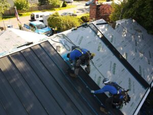 roofers in Washington on an ongoing project